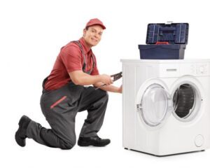 Techniker-repariert-eine-Waschmaschine-e1487756681139-583x467